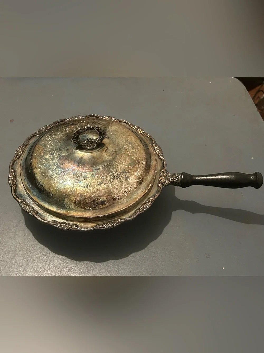 Covered Serving Pan